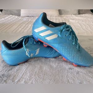Lionel Messi 16.3 Born to Win soccer cleats (boys size 4)